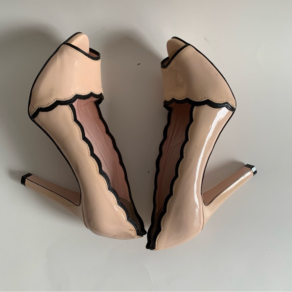 Red Valentino Scalloped Trim Patent leather peep toe pumps pale pink and black - Picture 10 of 14